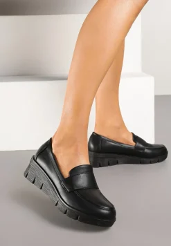 Czarne Półbuty Mokasyny z Ekoskóry na Koturnie z Wkładką ze Skóry Naturalnej Ozdobione Paskiem Zorvia