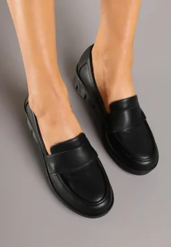 Czarne Półbuty Mokasyny z Ekoskóry na Koturnie z Wkładką ze Skóry Naturalnej Ozdobione Paskiem Zorvia