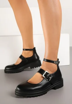 Czarne Półbuty na Grubej Podeszwie z Ozdobnymi Sprzączkami Irissia