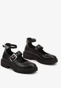 Czarne Półbuty na Grubej Podeszwie z Ozdobnymi Sprzączkami Irissia