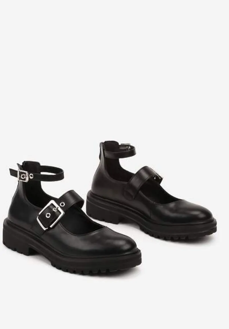 Czarne Półbuty na Grubej Podeszwie z Ozdobnymi Sprzączkami Irissia