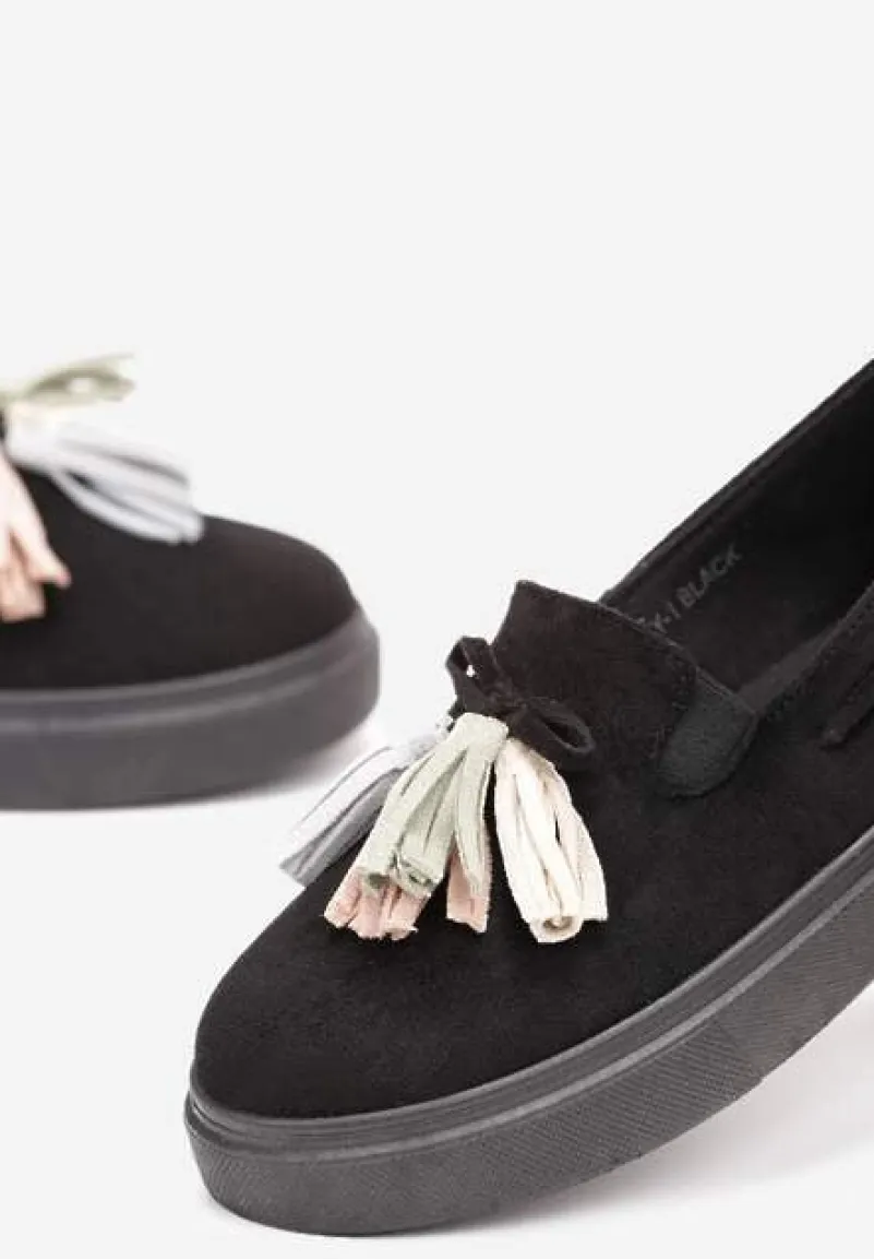 Czarne Półbuty na Niskiej Platformie z Kolorowymi Chwostami Ferive