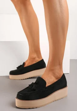 Czarne Półbuty na Niskiej Platformie z Przeszyciami i Ozdobnymi Chwostami Hiela