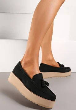 Czarne Półbuty na Niskiej Platformie z Przeszyciami i Ozdobnymi Chwostami Hiela