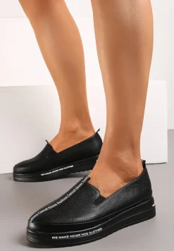 Czarne Półbuty na Niskiej Platformie z Napisem Rualla