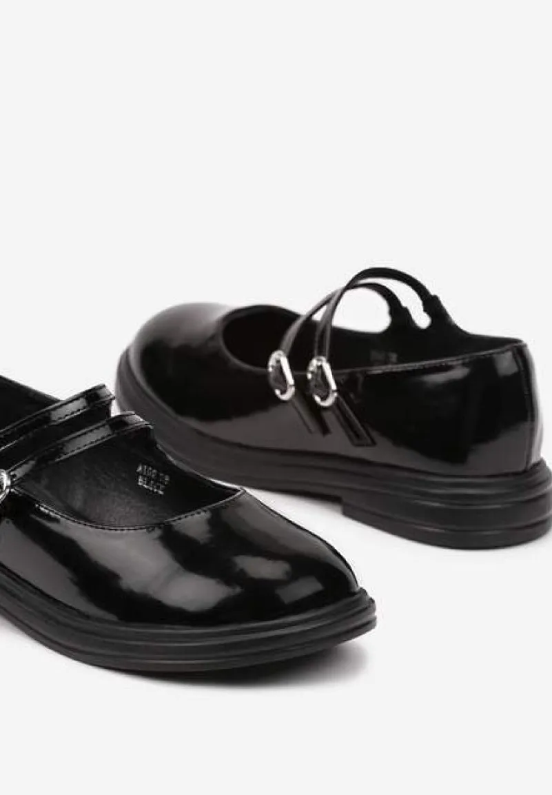 Czarne Półbuty na Płaskiej Podeszwie Ozdobione Sprzączkami i Paskami Erilin