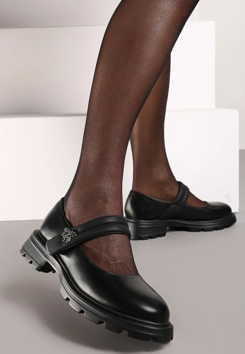 Czarne Półbuty na Płaskiej Podeszwie ze Skórzaną Wkładką i Metaliczną Aplikacją Evelora