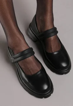 Czarne Półbuty na Płaskiej Podeszwie ze Skórzaną Wkładką i Metaliczną Aplikacją Evelora