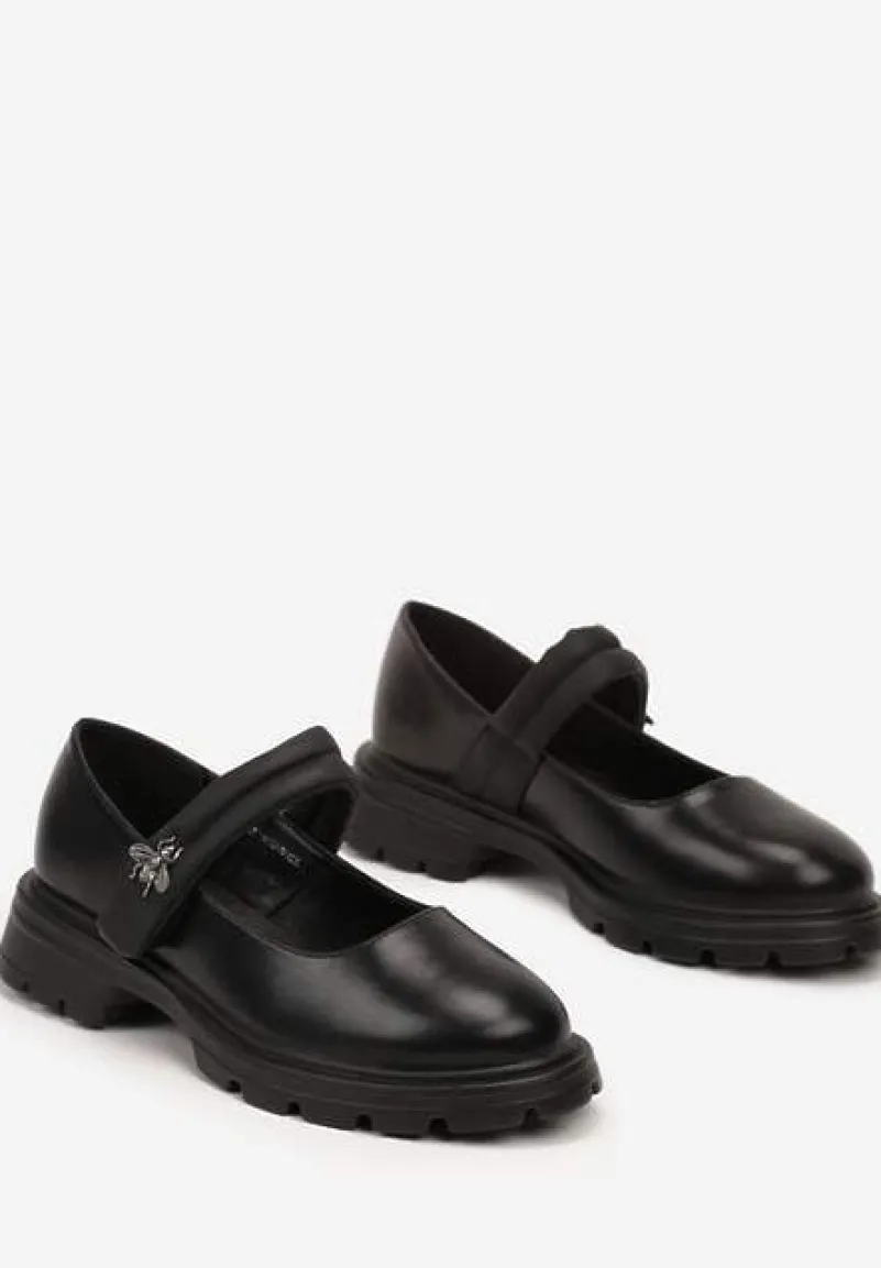 Czarne Półbuty na Płaskiej Podeszwie ze Skórzaną Wkładką i Metaliczną Aplikacją Evelora