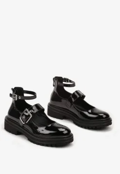 Czarne Półbuty na Płaskiej Podeszwie z Metalicznymi Sprzączkami Meriditta