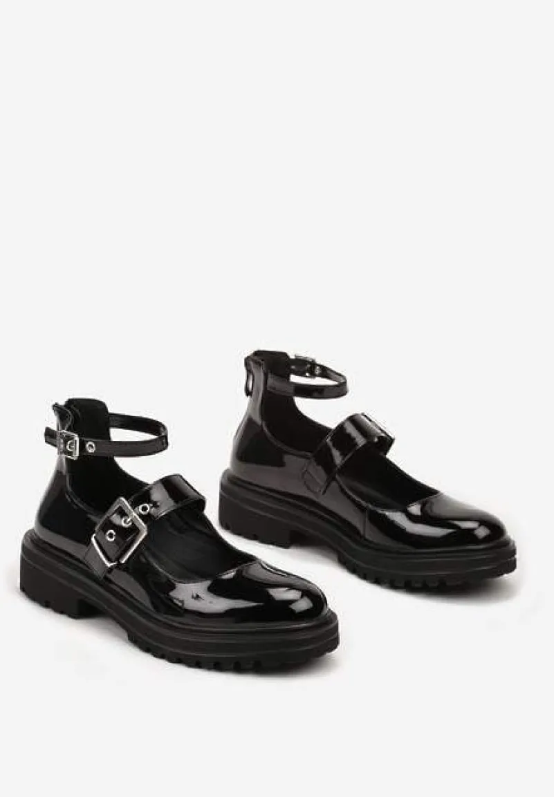 Czarne Półbuty na Płaskiej Podeszwie z Metalicznymi Sprzączkami Meriditta