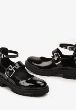 Czarne Półbuty na Płaskiej Podeszwie z Metalicznymi Sprzączkami Meriditta