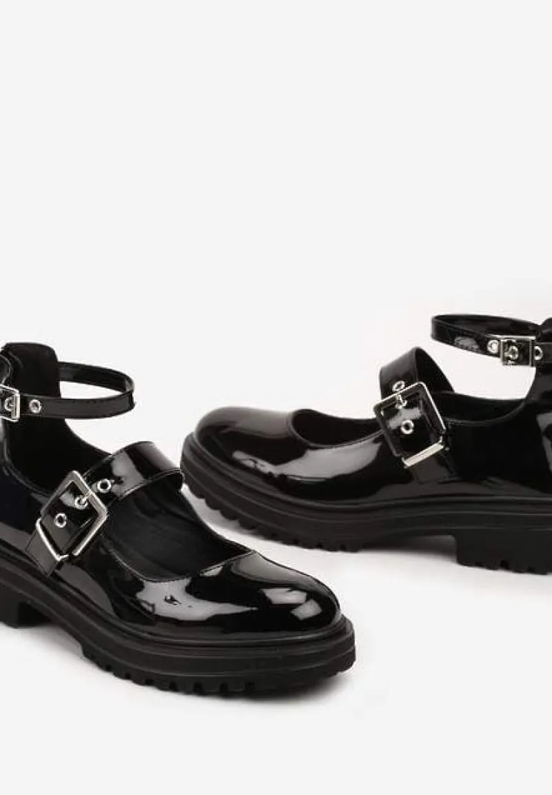 Czarne Półbuty na Płaskiej Podeszwie z Metalicznymi Sprzączkami Meriditta