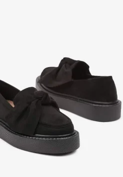 Czarne Półbuty na Platformie w Stylu Mokasynów Ozdobione Kokardą Irinetta