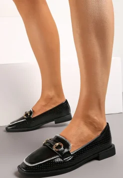 Czarne Półbuty w Stylu Loafersów z Perforacją Drobnymi Cyrkoniami i Klamrą Keryth