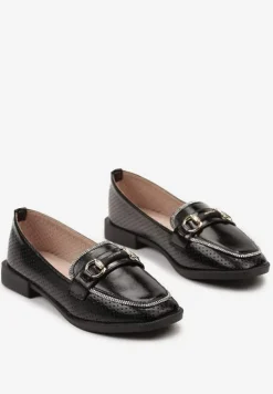 Czarne Półbuty w Stylu Loafersów z Perforacją Drobnymi Cyrkoniami i Klamrą Keryth