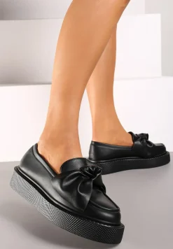 Czarne Półbuty w Stylu Mokasyn na Niskiej Platformie z Kokardą Benamira