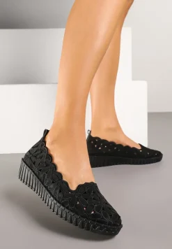 Czarne Półbuty z Ażurowymi Wycięciami na Koturnie Liselila