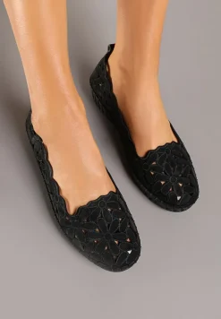 Czarne Półbuty z Ażurowymi Wycięciami na Koturnie Liselila