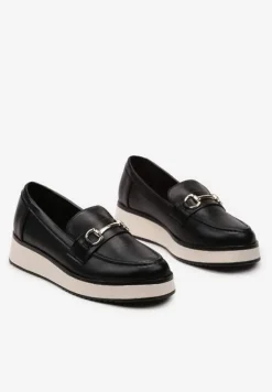 Czarne Półbuty z Imitacji Skóry na Niskiej Platformie z Metaliczną Klamrą Cerulia