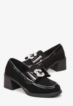 Czarne Półbuty z Imitacji Zamszu na Niskim Słupkowym Obcasie z Cyrkoniami Artethea