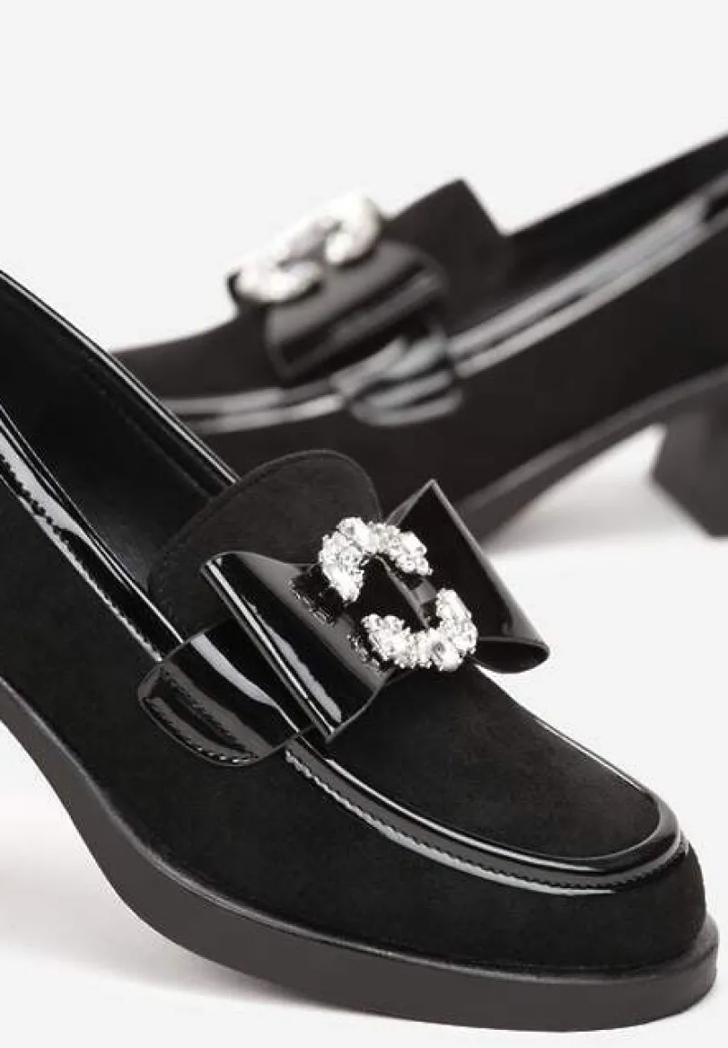 Czarne Półbuty z Imitacji Zamszu na Niskim Słupkowym Obcasie z Cyrkoniami Artethea