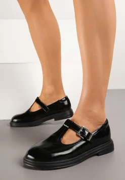 Czarne Półbuty z Lakierowanym Wykończeniem Zapinane na Sprzączkę Avatria
