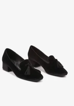 Czarne Półbuty z Welurową Cholewką na Obcasie i Ozdobnymi Frędzlami Felirina