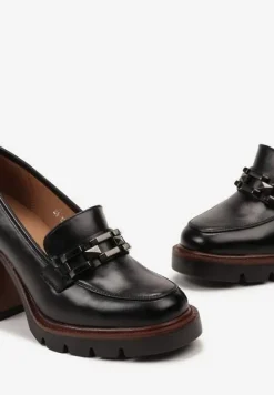 Czarne Półbuty z Wkładką z Naturalnej Skóry na Platformie i Słupku Ozdobione Metalową Aplikacją Wolfa