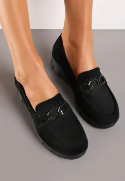 Czarne Półbuty ze Skórzaną Wkładką na Niskim Koturnie z Metalową Ozdobą Garnissa