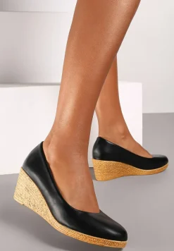 Czarne Półbuty ze Skórzaną Wkładką na Koturnie Ozdobionym Plecionką Terionnas