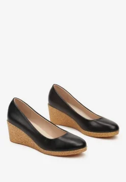 Czarne Półbuty ze Skórzaną Wkładką na Koturnie Ozdobionym Plecionką Terionnas