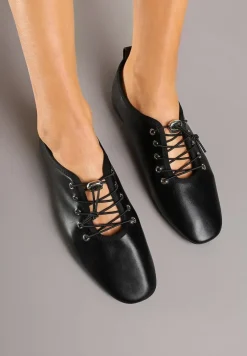 Czarne Półbuty ze Sznurowaniem ze Stoperem Julirine