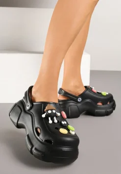 Czarne Piankowe Klapki na Platformie z Uroczymi Przypinkami Osallie