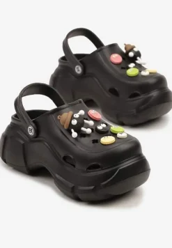 Czarne Piankowe Klapki na Platformie z Uroczymi Przypinkami Osallie