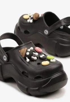 Czarne Piankowe Klapki na Platformie z Uroczymi Przypinkami Osallie