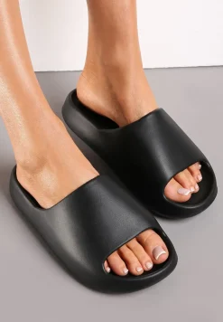 Czarne Piankowe Klapki z Grubą Podeszwą i Szerokim Paskiem Zamila