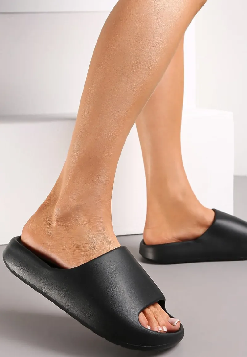 Czarne Piankowe Klapki z Grubą Podeszwą i Szerokim Paskiem Zamila