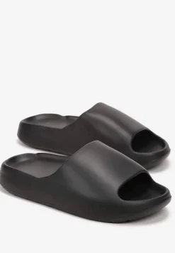 Czarne Piankowe Klapki z Grubą Podeszwą i Szerokim Paskiem Zamila