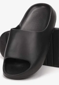 Czarne Piankowe Klapki z Grubą Podeszwą i Szerokim Paskiem Zamila