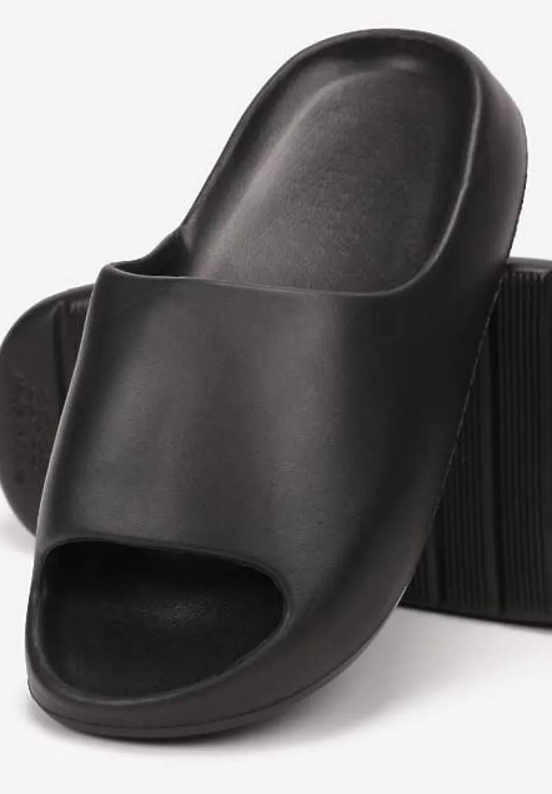 Czarne Piankowe Klapki z Grubą Podeszwą i Szerokim Paskiem Zamila