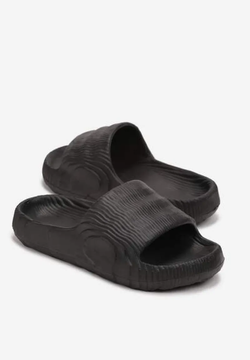 Czarne Piankowe Klapki z Ozdobnym Tłoczeniem Eupnia