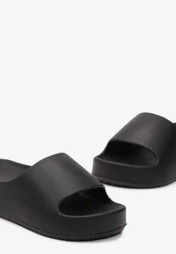 Czarne Piankowe Klapki z Platformą i Szerokim Paskiem Amarantia