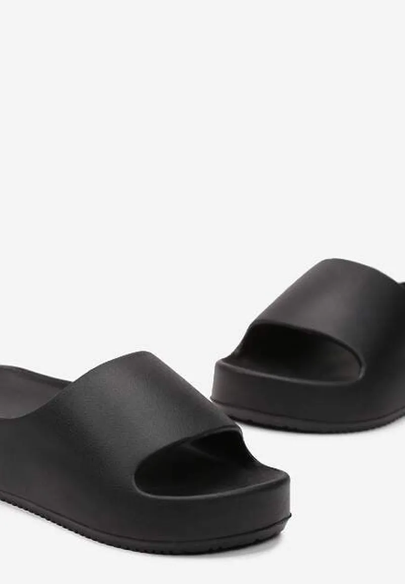 Czarne Piankowe Klapki z Platformą i Szerokim Paskiem Amarantia