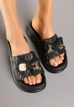 Czarne Piankowe Klapki Zdobione Aplikacją z Kokardą i Tłoczeniem Nanarosa