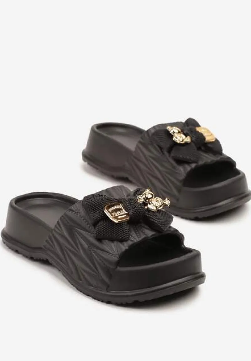 Czarne Piankowe Klapki Zdobione Aplikacją z Kokardą i Tłoczeniem Nanarosa