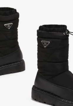 Czarne Pikowane Śniegowce ze Ściągaczem na Krawędzi Hasmenna