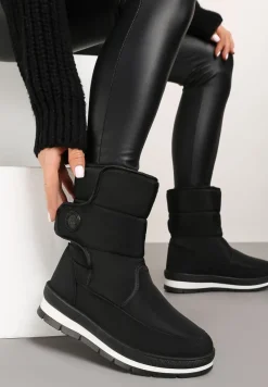 Czarne Pikowane Śniegowce na Płaskiej Podeszwie Ozdobione Aplikacją Niathra