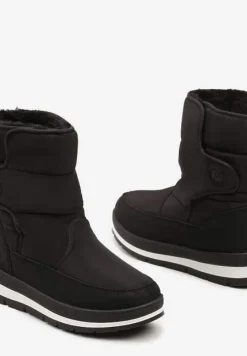 Czarne Pikowane Śniegowce na Płaskiej Podeszwie Ozdobione Aplikacją Niathra