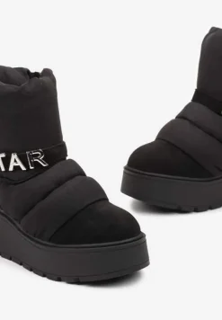 Czarne Pikowane Śniegowce na Platformie z Ozdobnym Paskiem i Metalicznym Napisem Sarva